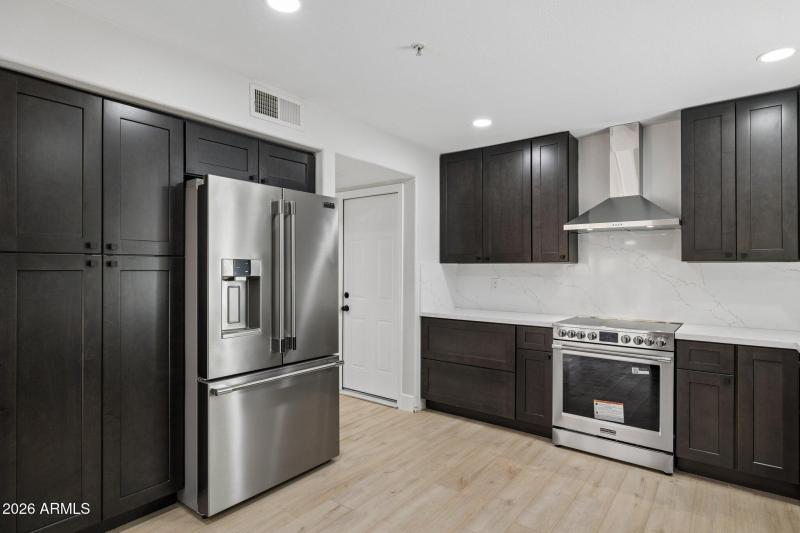 17-web-or-mls-8833-e-charter-oak-dr