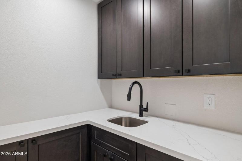 20-web-or-mls-8833-e-charter-oak-dr