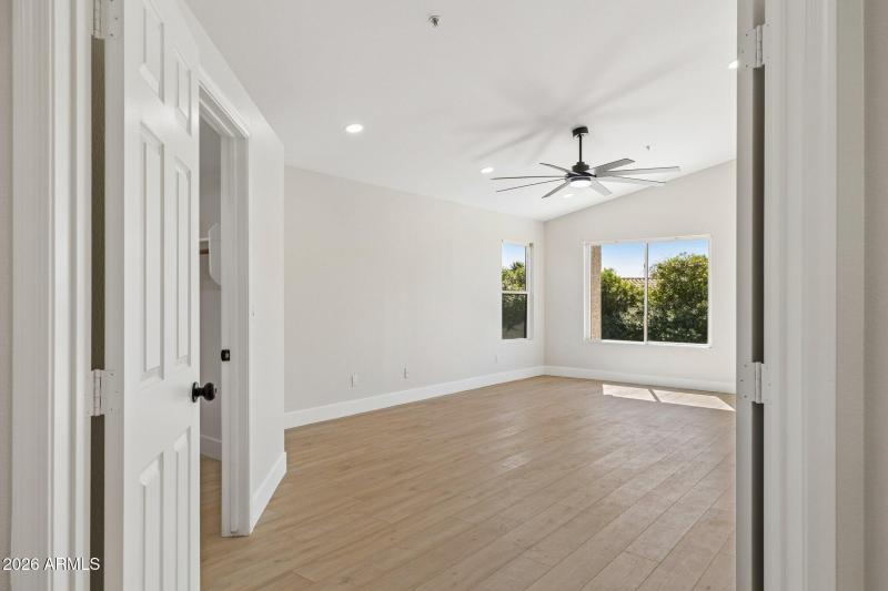 24-web-or-mls-8833-e-charter-oak-dr