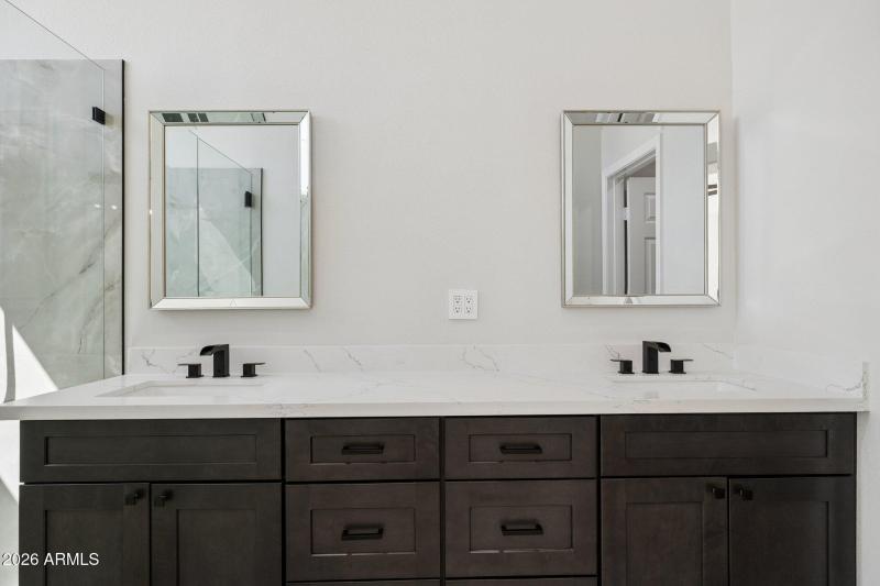 29-web-or-mls-8833-e-charter-oak-dr