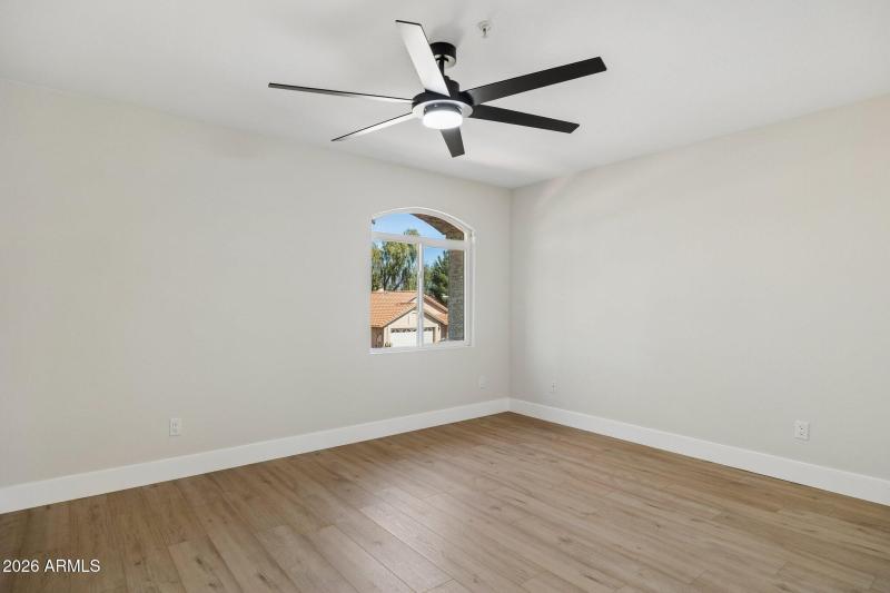 31-web-or-mls-8833-e-charter-oak-dr