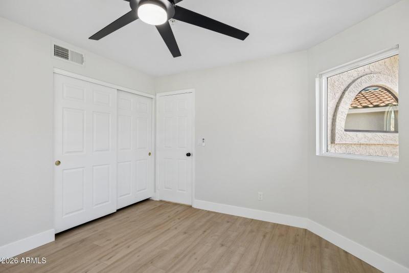 34-web-or-mls-8833-e-charter-oak-dr