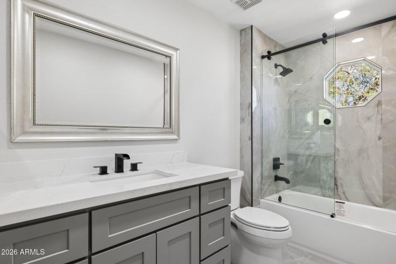 35-web-or-mls-8833-e-charter-oak-dr