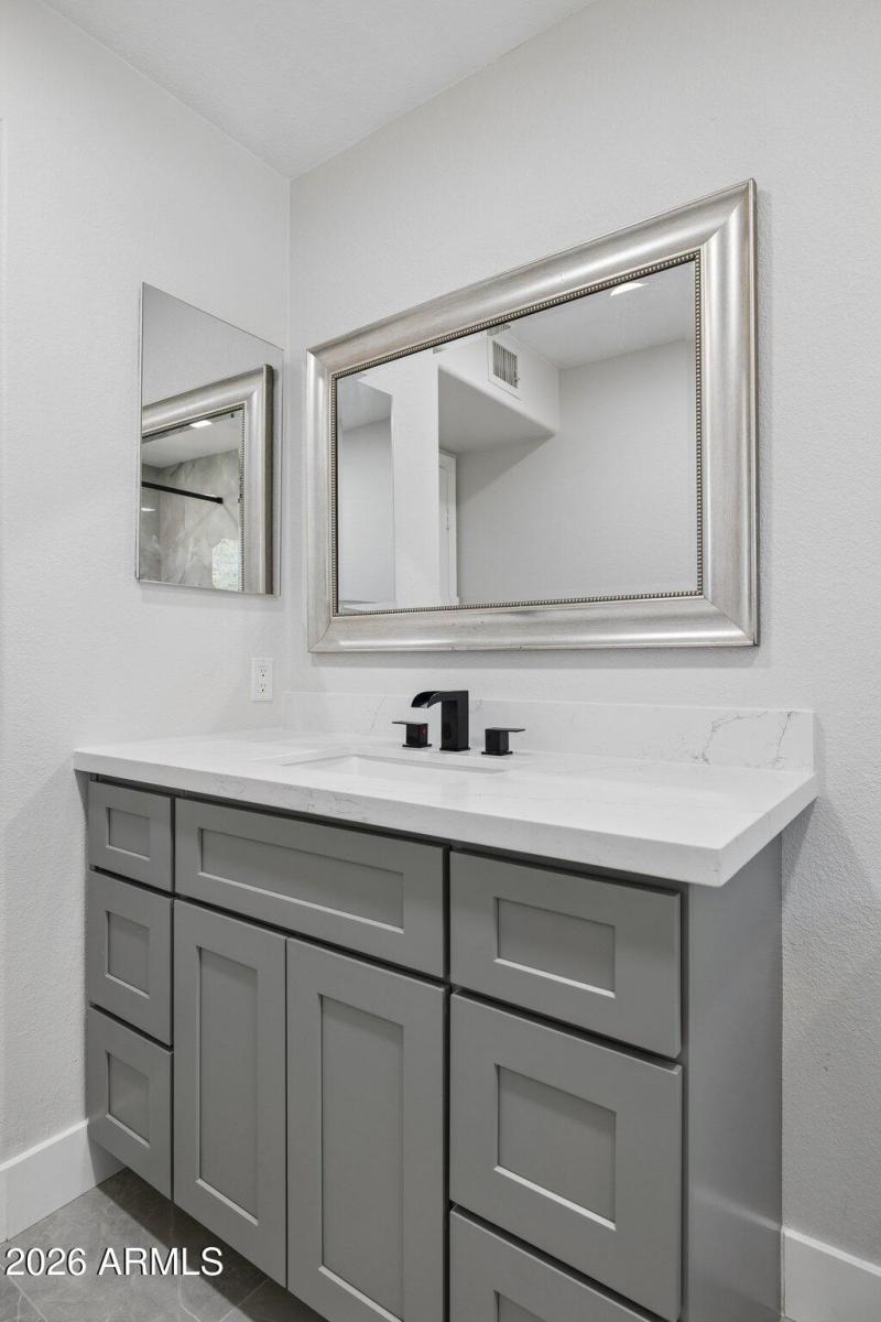 36-web-or-mls-8833-e-charter-oak-dr