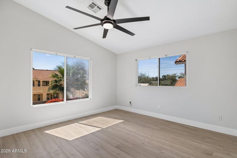 38-web-or-mls-8833-e-charter-oak-dr