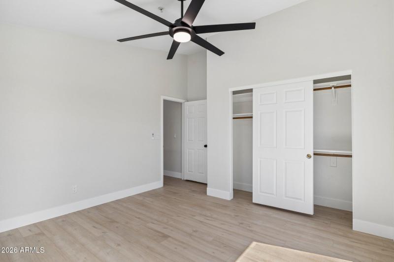 39-web-or-mls-8833-e-charter-oak-dr