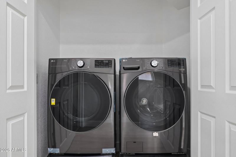 40-web-or-mls-8833-e-charter-oak-dr