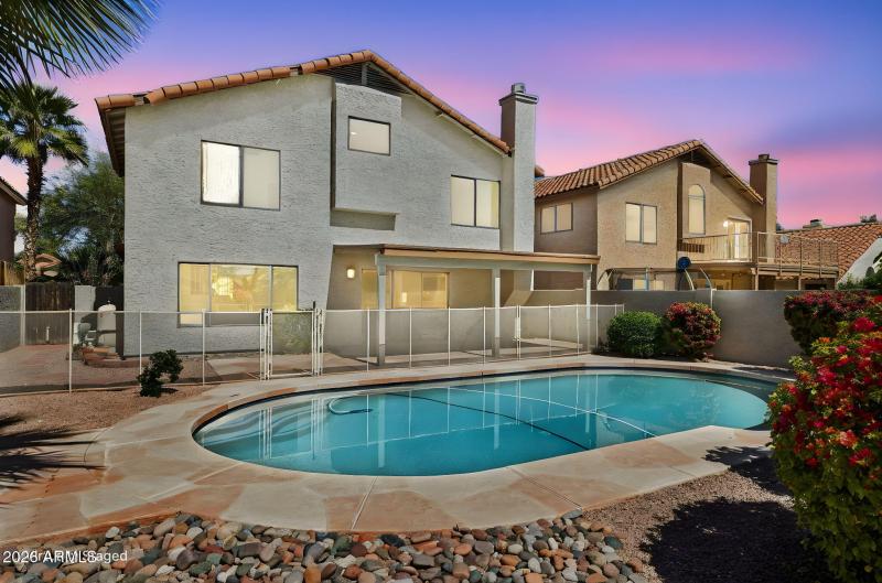 44-web-or-mls-8833-e-charter-oak-dr