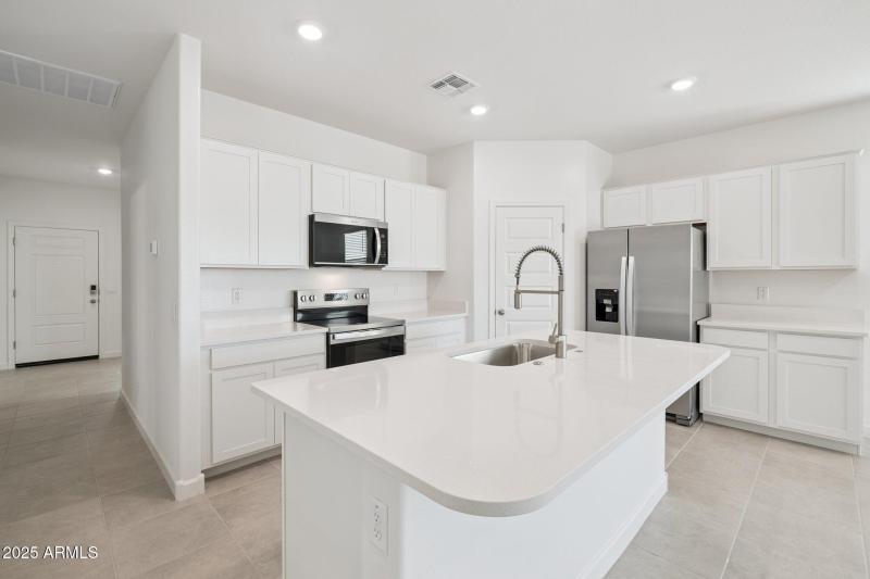 9-web-or-mls-1476-s-241st-ave