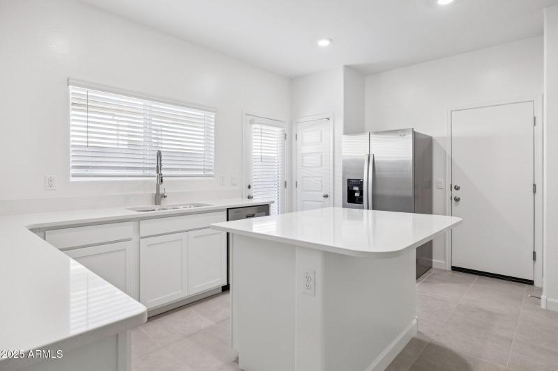 14-web-or-mls-1476-s-241st-ave