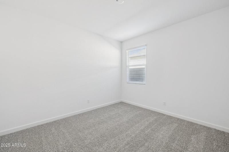 25-web-or-mls-1476-s-241st-ave