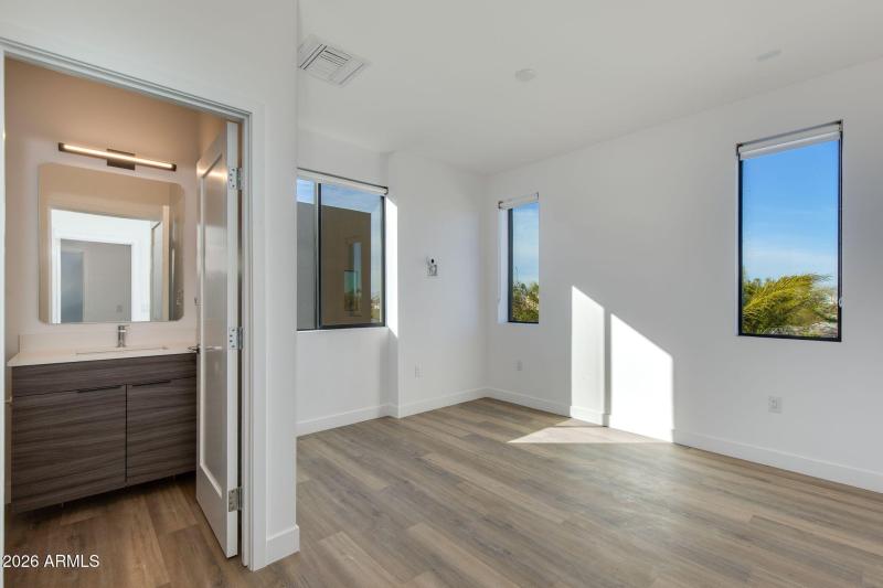 En-Suite Guest Bedroom