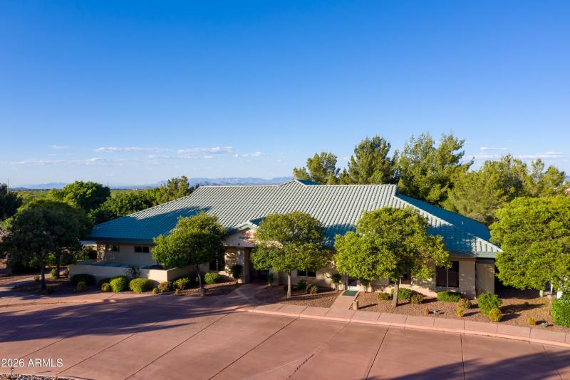 4 Club house and pool HOLIDAY-4