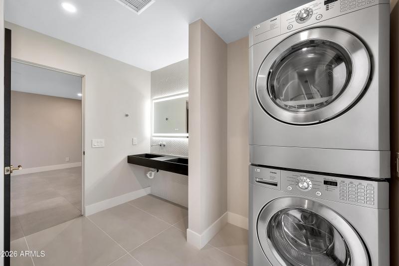 1955 E Greenway Rd-43