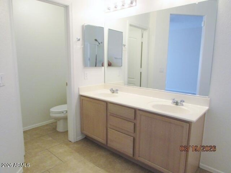 Lawrence primaty bath2