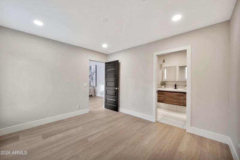 1955 E Greenway Rd-64