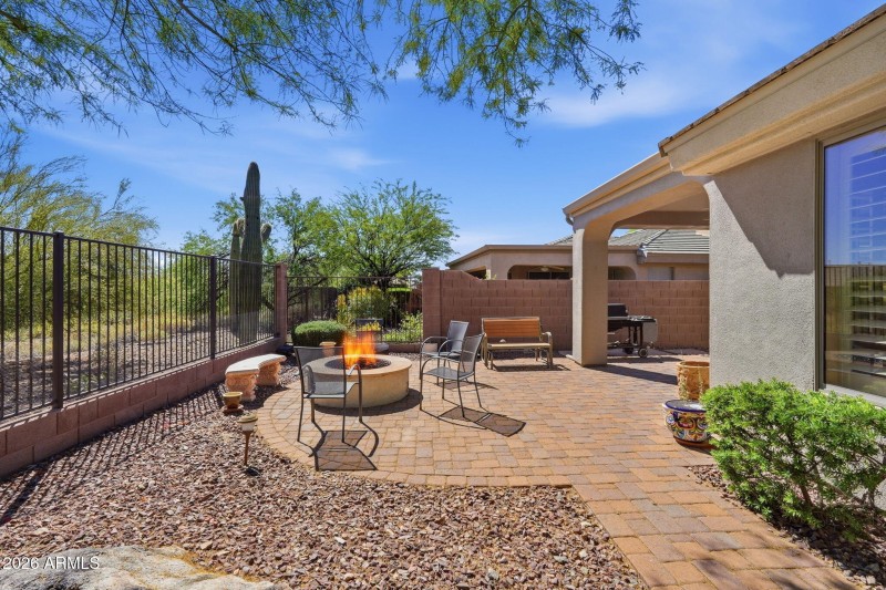 Spacious Backyard ww/ Open Skies