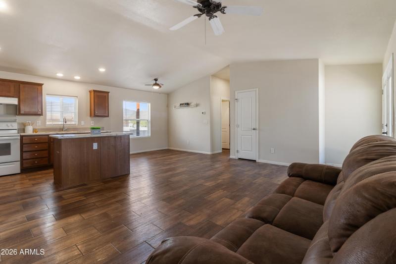 Living Room & Kitchen (3)