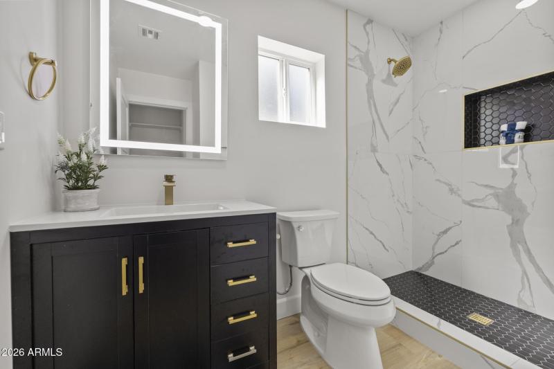 8632 E Highland Ave Scottsdale - 318