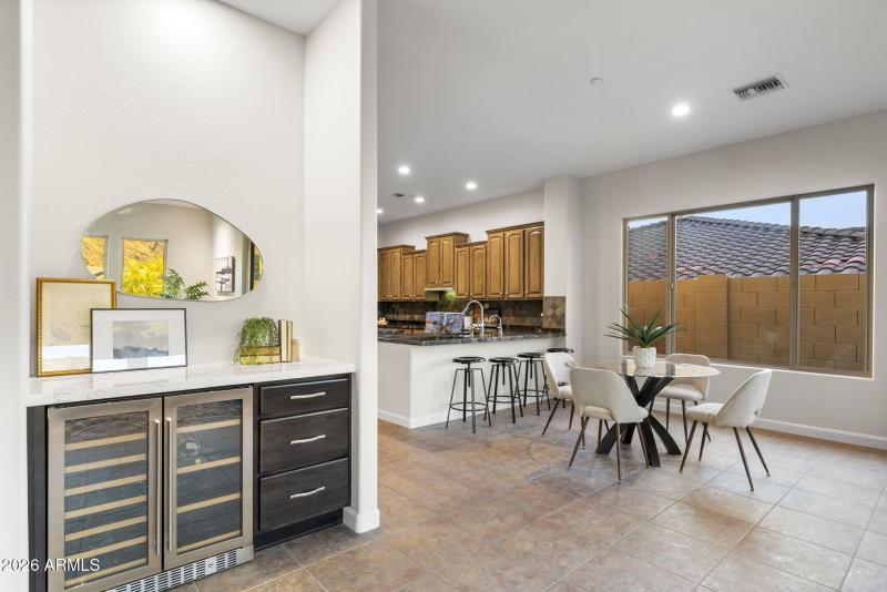 Eat-in Kitchen and Breakfast Bar