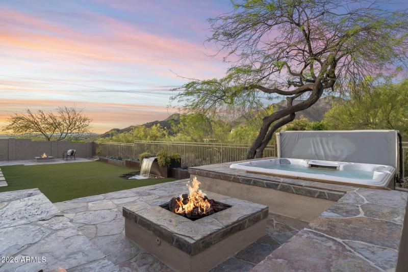 Heated Spa & Firepit
