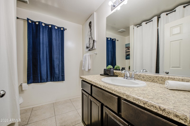 Bathroom 3-pic 3
