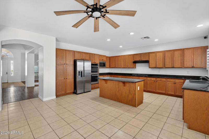 4-web-or-mls-004E Solina Cir