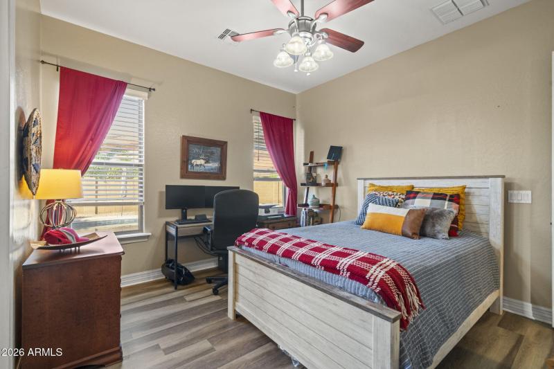 32-web-or-mls-CAP08694