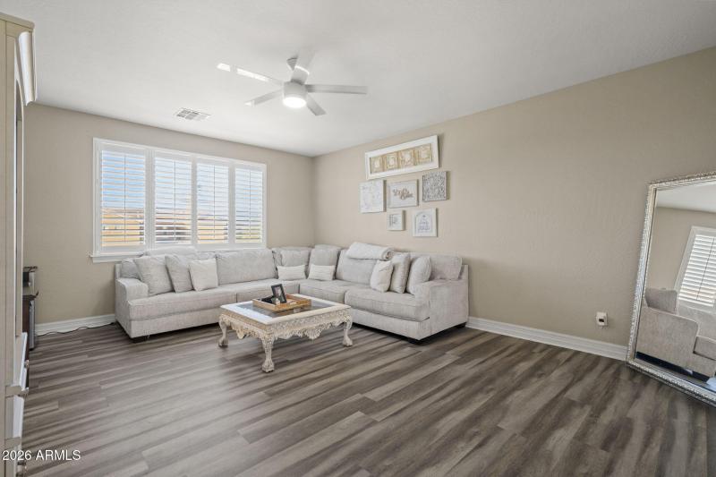 40-web-or-mls-CAP08742