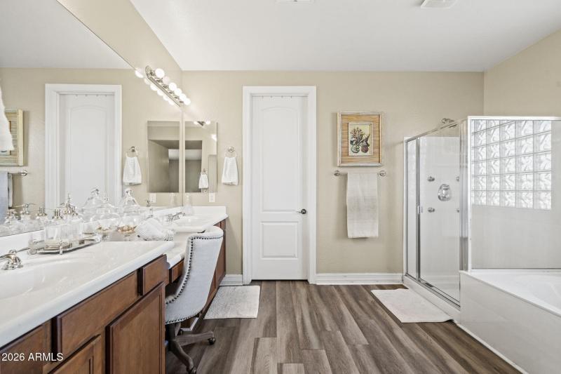 45-web-or-mls-CAP08760