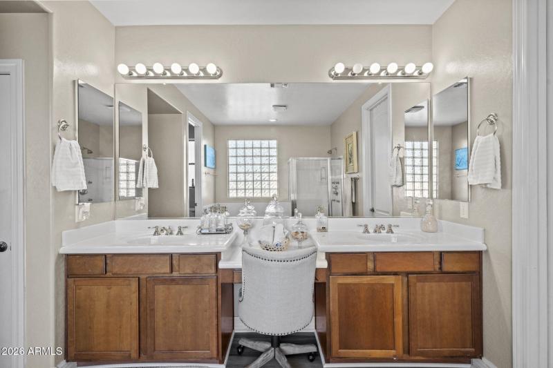 46-web-or-mls-CAP08766