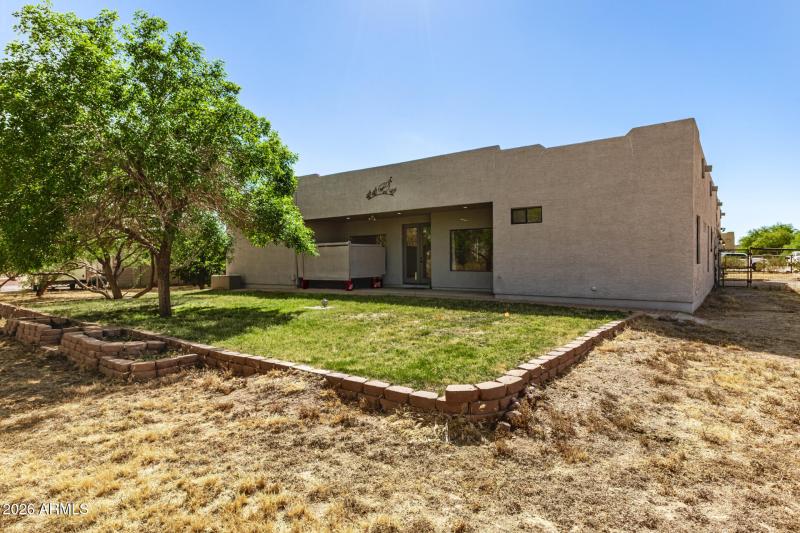 Lush grass w/sprinklers