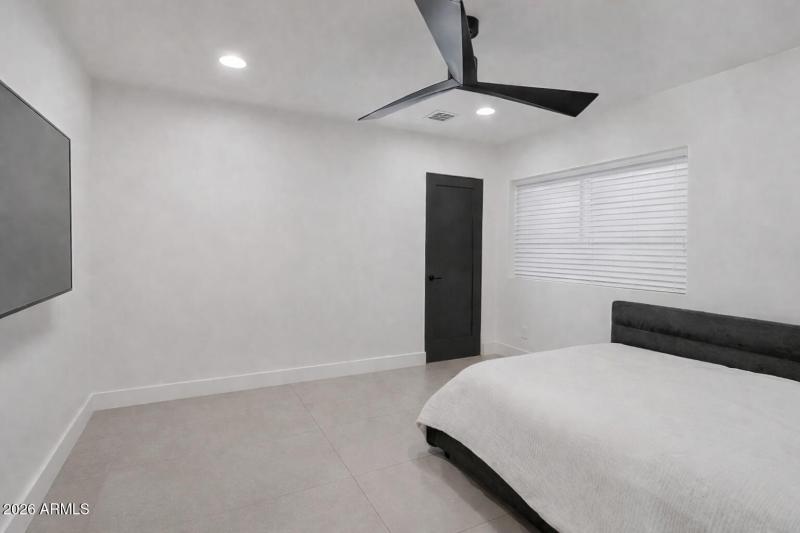 9027N82ndSt_vac (3)