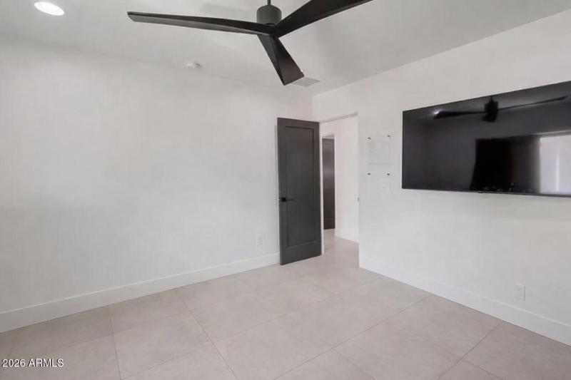 9027N82ndSt_vac (4)