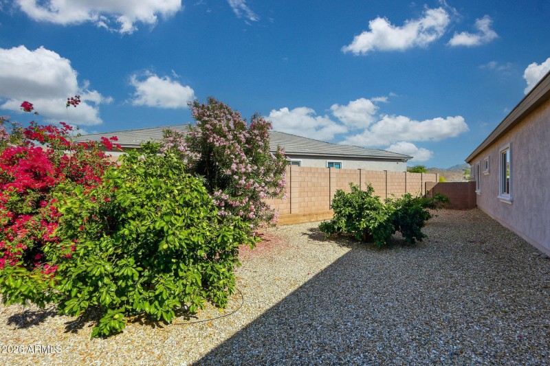 Large side yard