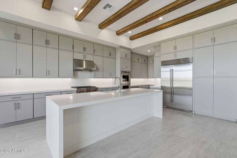 Kitchen W Ample Storage