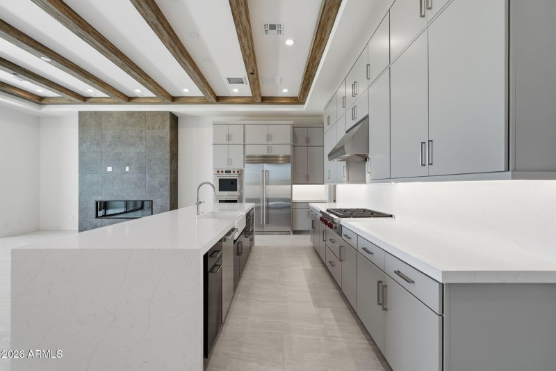Kitchen W SS Appliances