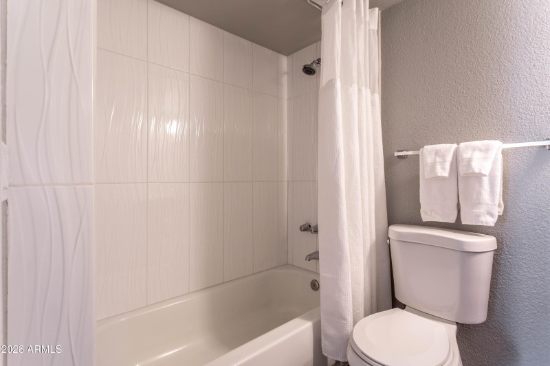 hall bath 02