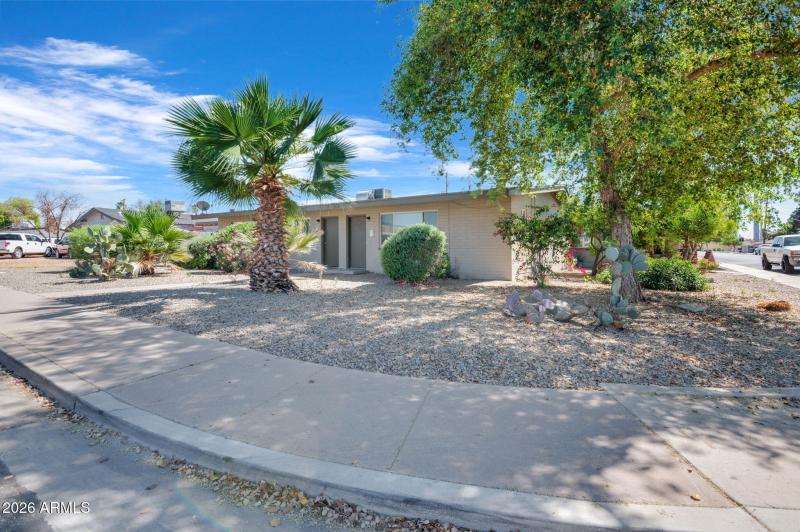 2-web-or-mls-W Garden Cir-2