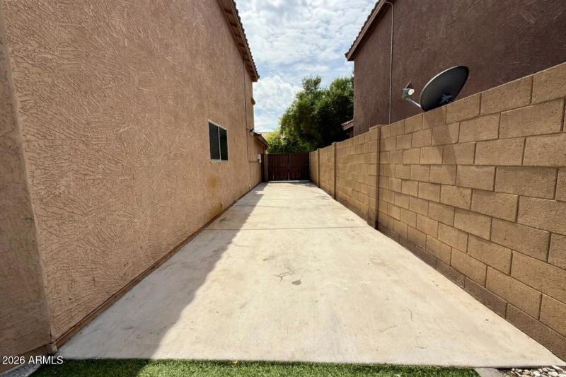 Double Gate with cement slab