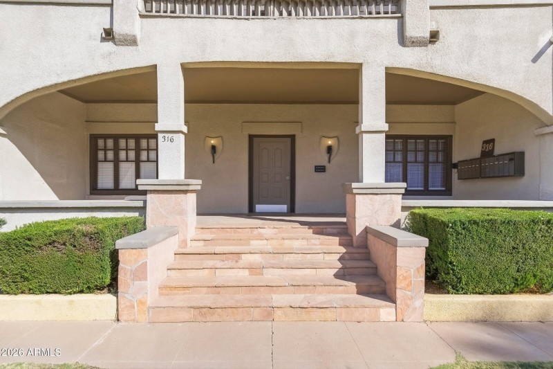 4-custom-314 W Roosevelt St-4