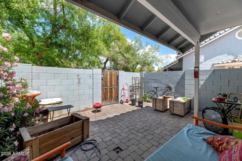 860 N McQueen Rd-large-019-007-860 N McQ