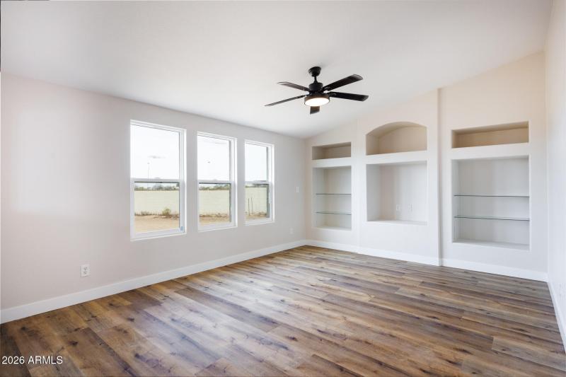 10290 N Katsina - Family Room