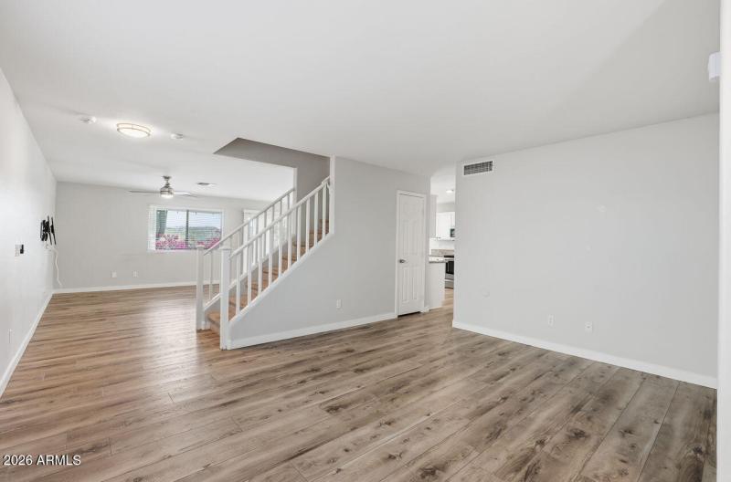 5-web-or-mls-23221 N 20th St Phoenix, AZ