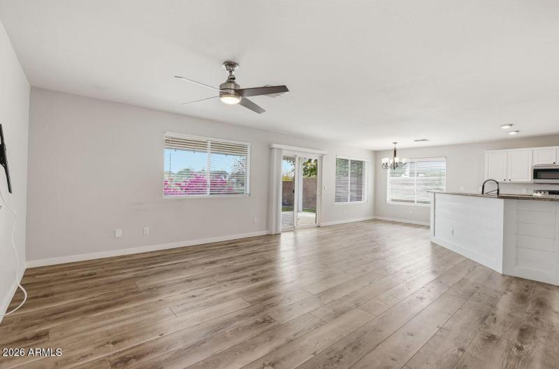 8-web-or-mls-23221 N 20th St Phoenix, AZ