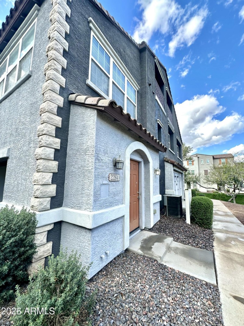 Corner Unit Front Entry