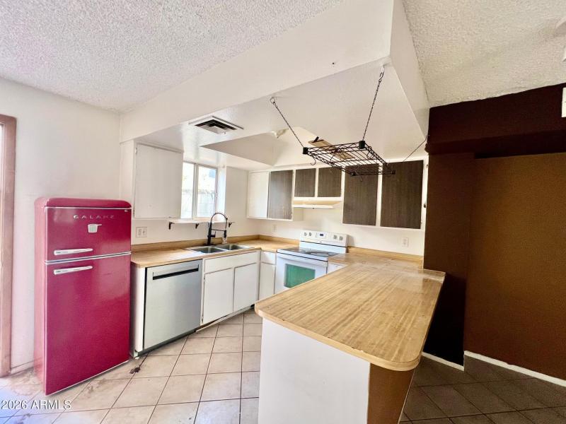 kitchen with breakfast bar