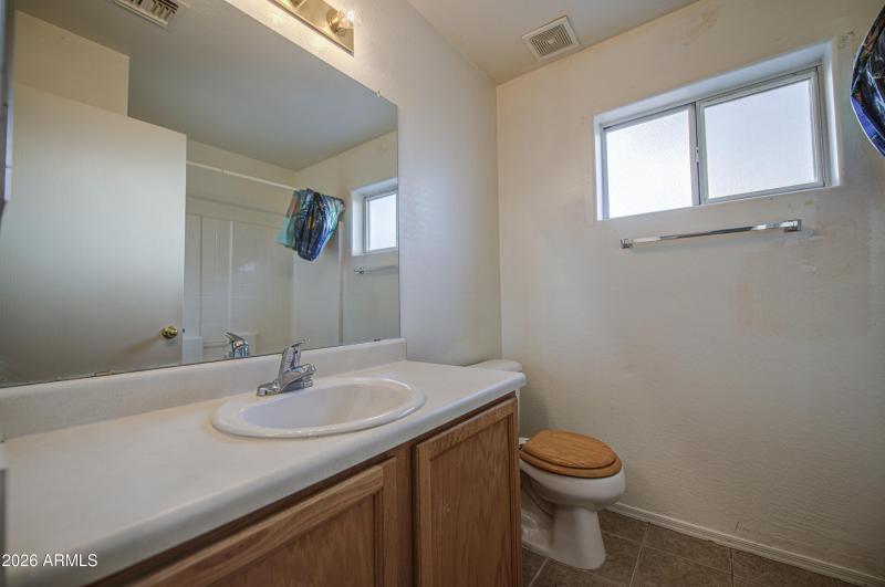 Bathroom 2-pic 2