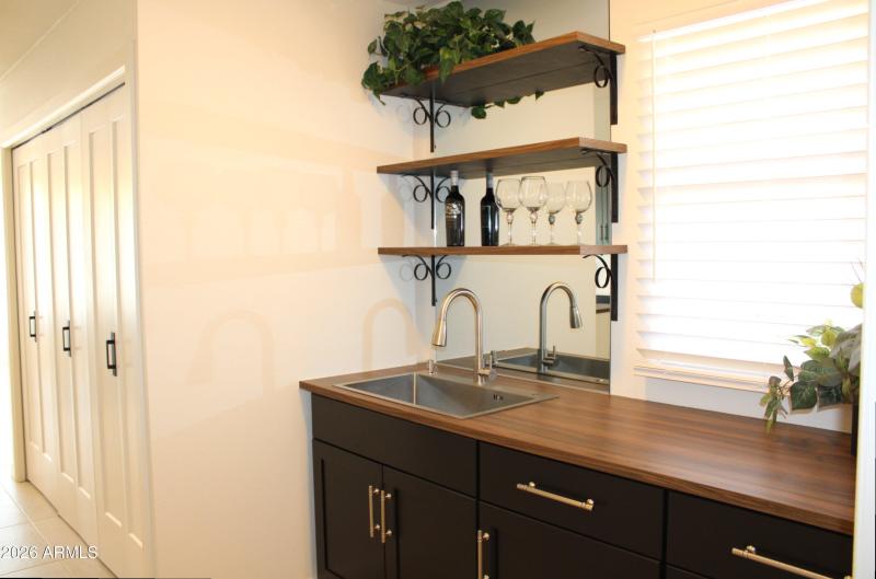 20 - Butler's Pantry