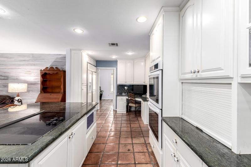17 Charter Oak
